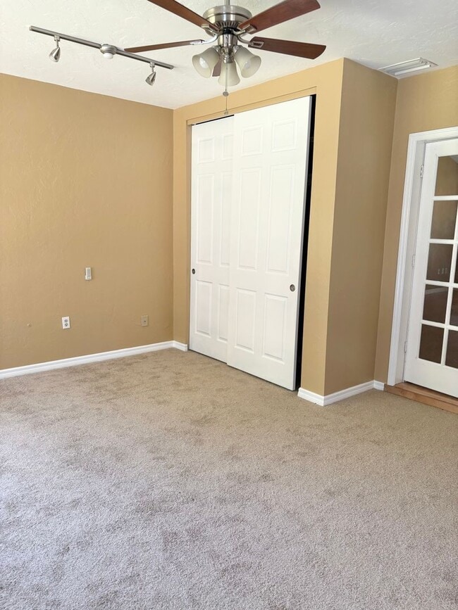 Building Photo - Pool Home in Desired SE Ocala