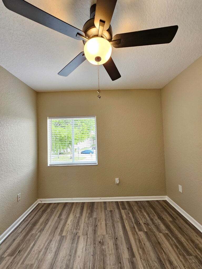 Building Photo - 1063 Golden Lakes Blvd