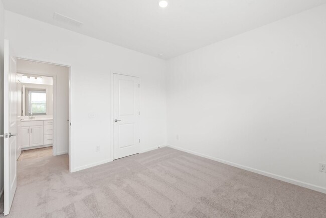 Building Photo - 302 Silver Fleet Dr