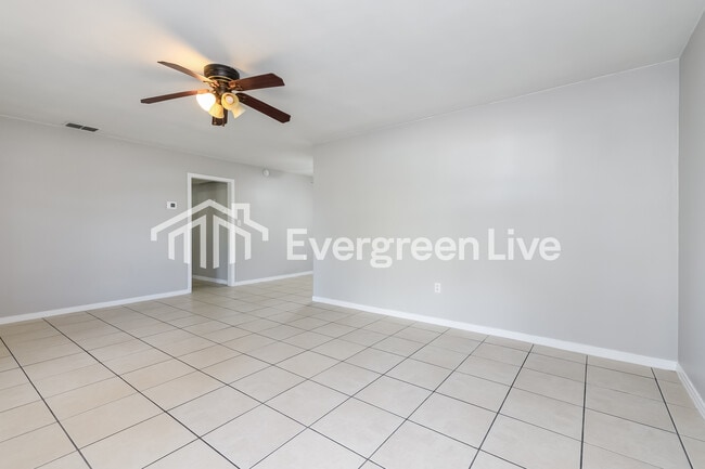 Building Photo - 2222 N Hastings St