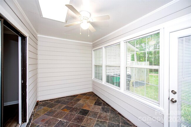 Building Photo - 8225 Pineville-Matthews Rd