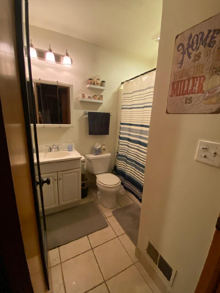 Building Photo - 1560 E Irving Plz