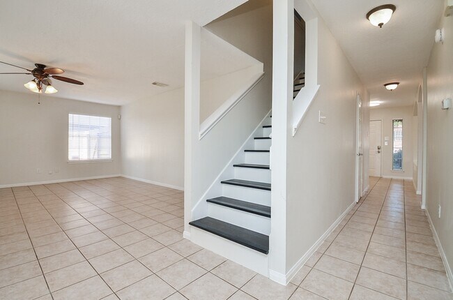 Building Photo - 3027 Texas Oak Dr