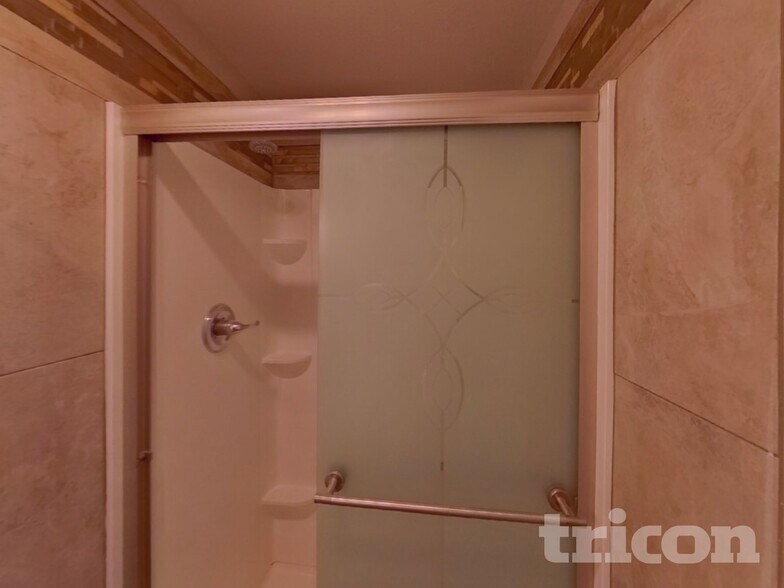 Building Photo - 15413 NE 47th Cir