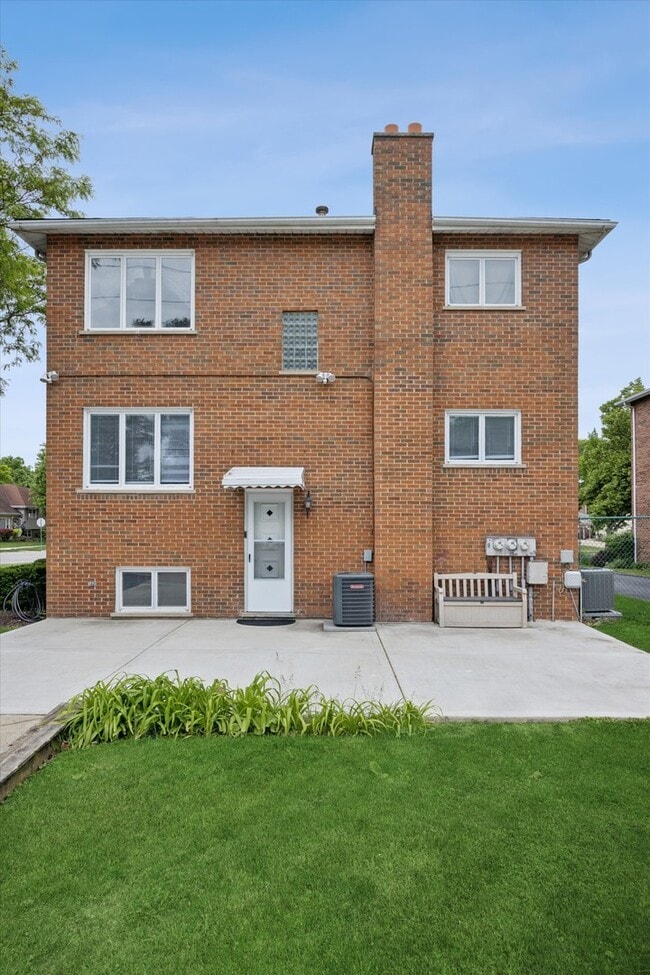 Building Photo - 801 Barnsdale Rd