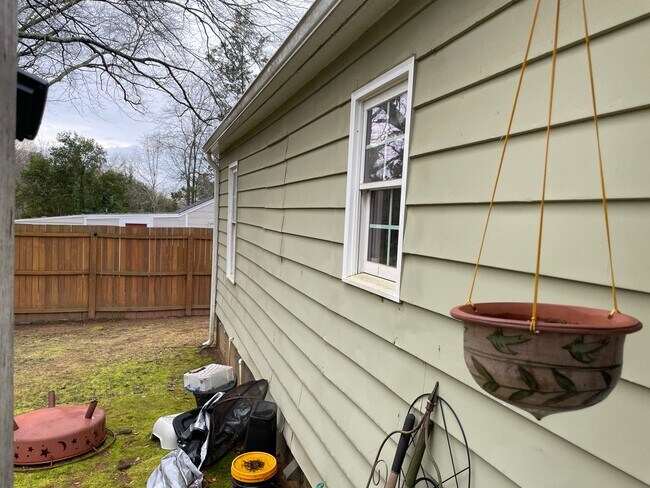 Building Photo - 3BR Close to the Heart of Normaltown