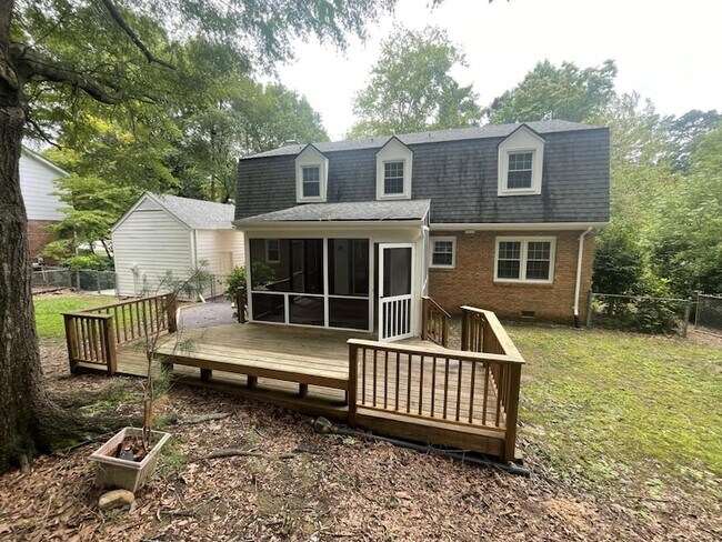 Building Photo - 812 Glen Eden Dr