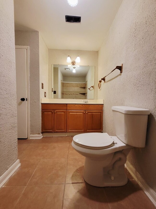 Building Photo - 4715 Cricklewood Ln