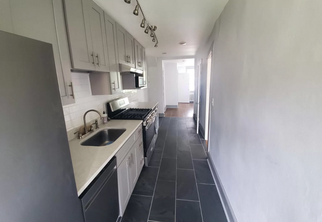 Building Photo - Modern 1 Bedroom Abode Off of H Street! Pa...