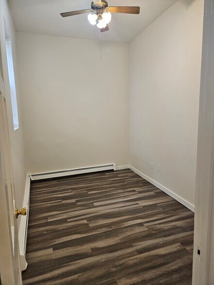 Building Photo - 73 Elm St