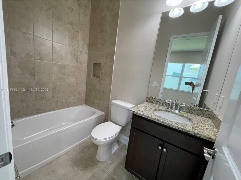 Building Photo - 15180 Wildwood Cir