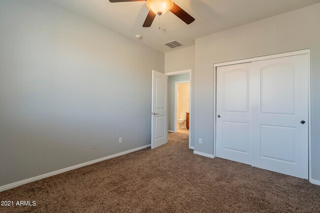 Building Photo - 3921 E Melinda Dr