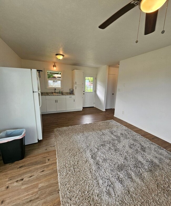 Building Photo - 260 Manini Pl