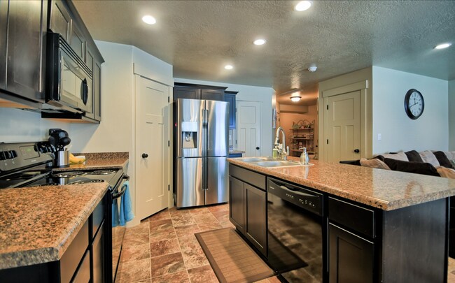 Building Photo - 3 bedroom 2.5 bath in Spanish Fork