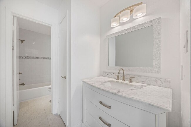 Building Photo - 5711 Sugar Hill Dr