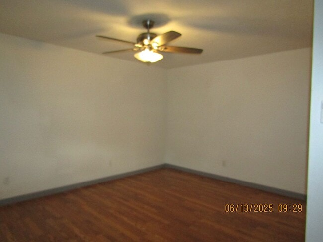 Building Photo - 1329 SE Clover Ln