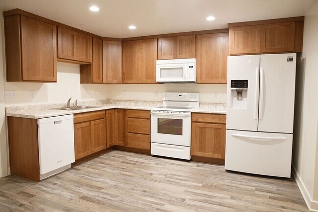 Building Photo - 1204 Sunrise Ln