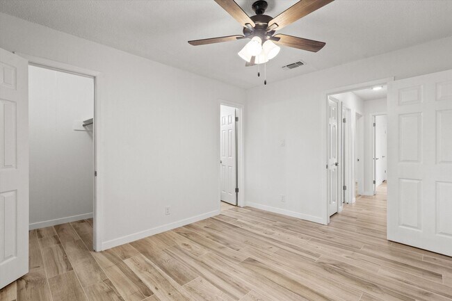 Building Photo - 703 Huntingdon Pl