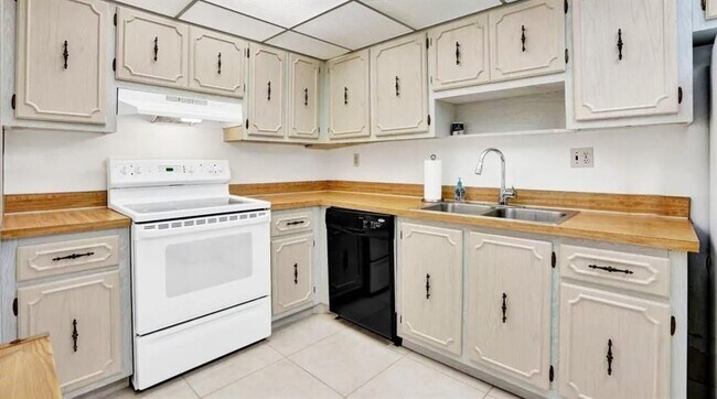 Building Photo - 531 N Ocean Blvd