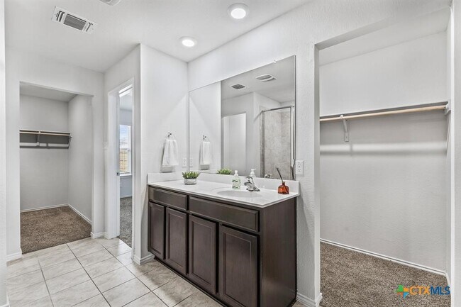 Building Photo - 132 Ragnar Dr
