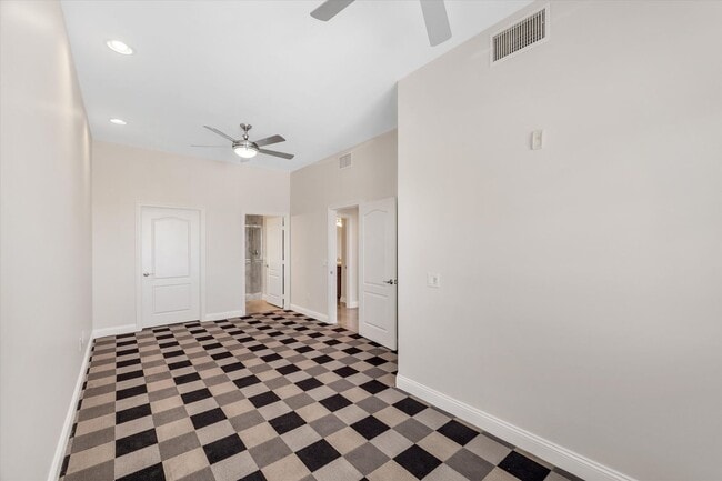 Building Photo - WHY RENT A HOUSE WHEN YOU CAN HAVE A PENTH...
