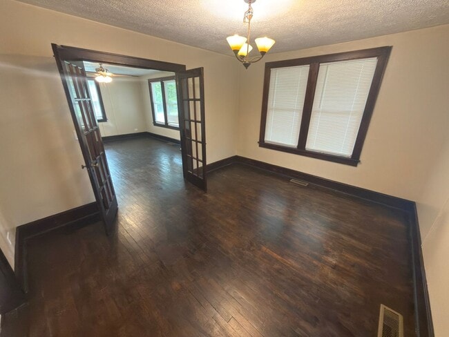 Building Photo - Pulaski, 4BR / 2 BA, available now