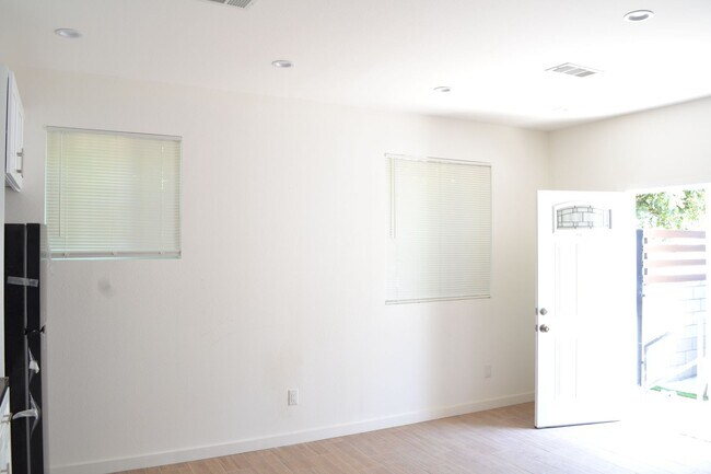 Building Photo - Central Homes