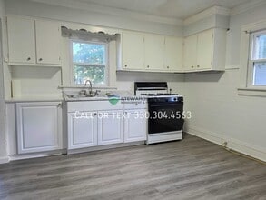 Building Photo - 2849 Trenton Rd