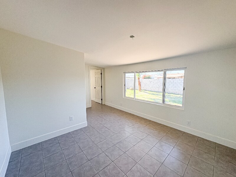 Building Photo - 458 S Mulberry