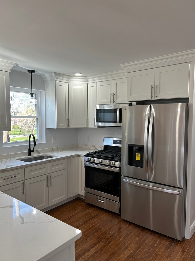 Kitchen - 472 Friendship St