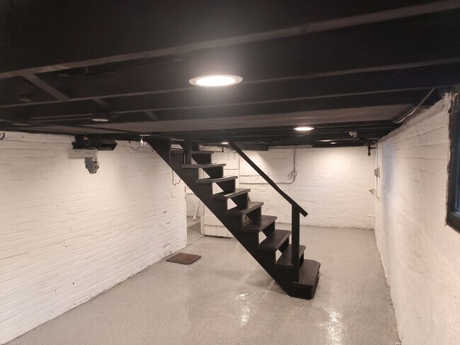 Building Photo - 401 Cleveland Ave