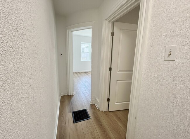 Building Photo - 358 E Hector St