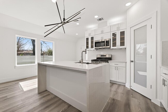 Building Photo - 5304 Lynnfield St