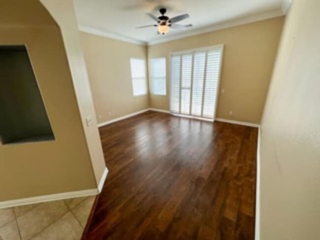 Building Photo - Stunning 2 bedroom Single-Story Home on Me...