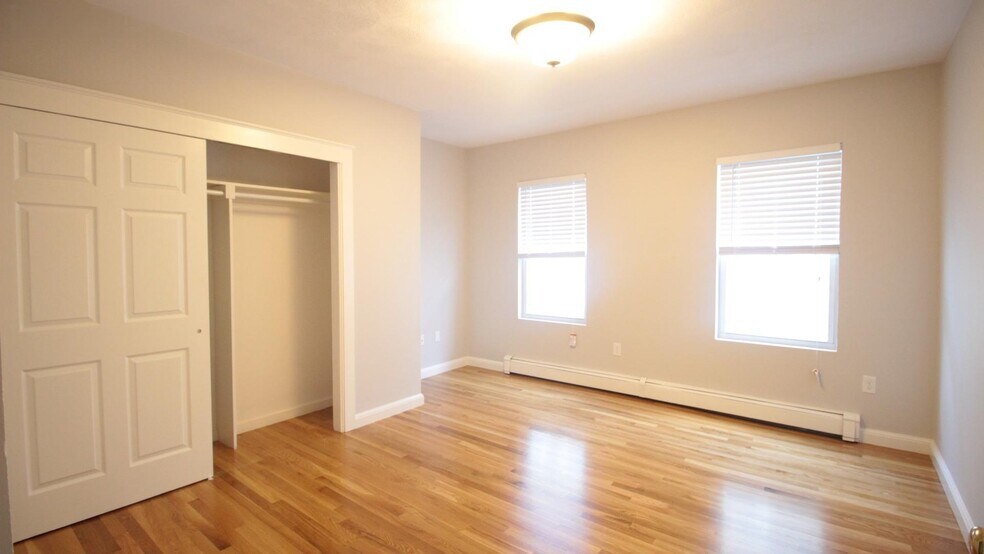Building Photo - 1433 Cambridge St