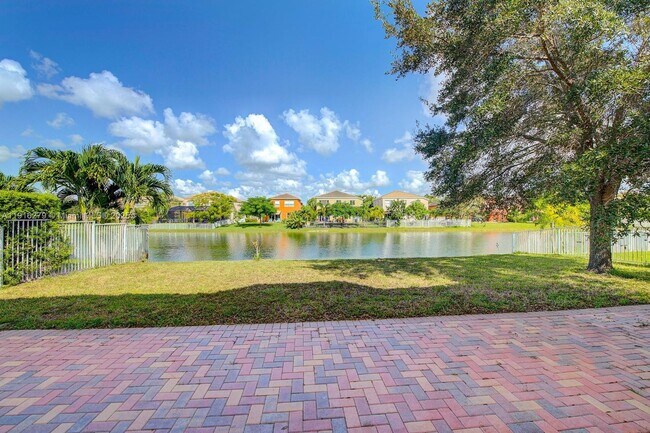 Building Photo - 15711 SW 53rd Ct