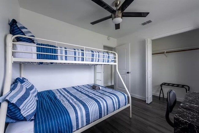 Building Photo - 9715 Dallum Dr