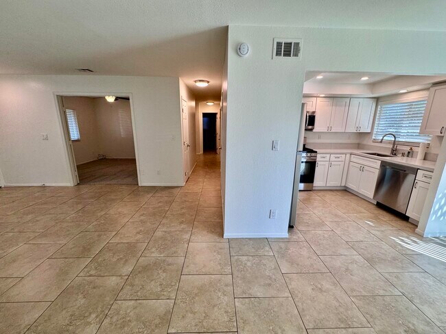 Building Photo - 75245 Vista Corona
