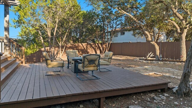 Building Photo - 785 Lake Forest