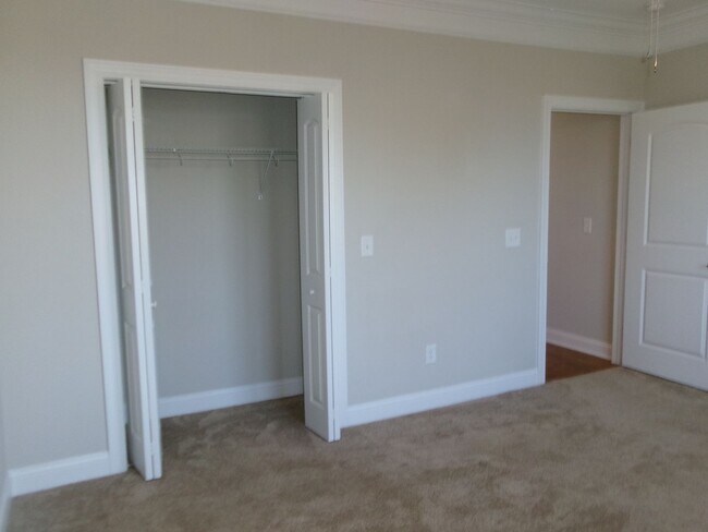 Building Photo - 1 bedroom condo in Queens Harbour