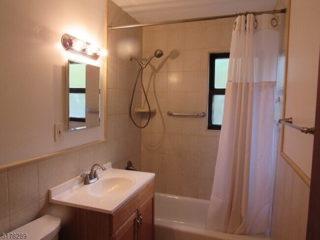 Building Photo - 1 Colonial Dr