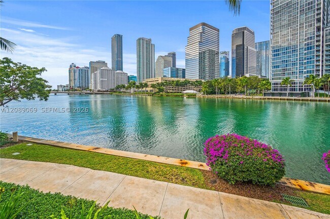 Building Photo - 801 Brickell Key Blvd