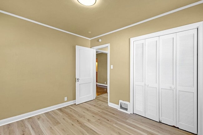 Building Photo - 3BR Cottage with Large Backyard, Garage and a Basement!
