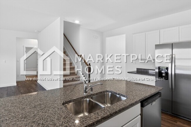 Building Photo - 3220 Highline Dr