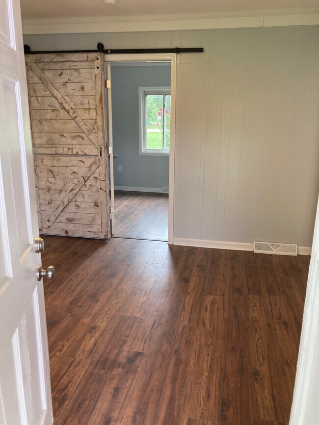 Building Photo - 108 S Main St