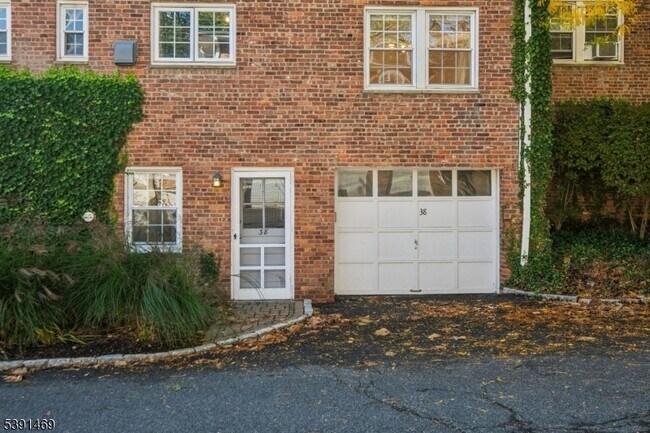 Building Photo - 12 S Mountain Ave