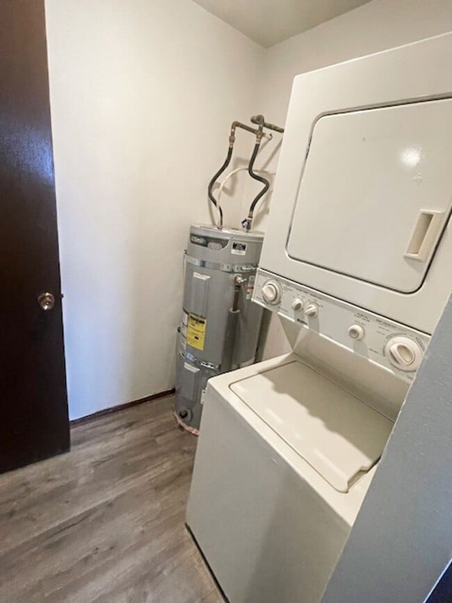 Building Photo - Charming 2 Bed, 1 Bath Duplex in the Heart of Cheney