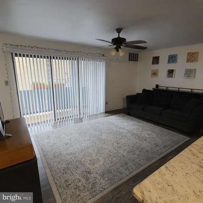 Building Photo - 407 Harrier Row