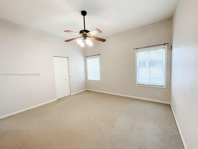 Building Photo - 686 Maplewood Ct