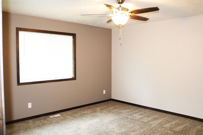 Building Photo - Must-See Townhome Built in 2019!